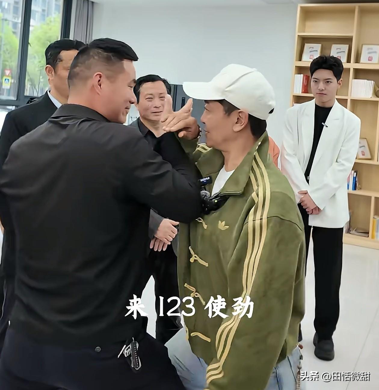 看透不说透。
演员吴樾，尴尬了。

一名幼儿园长发文，“与吴樾老师过了两招，确实