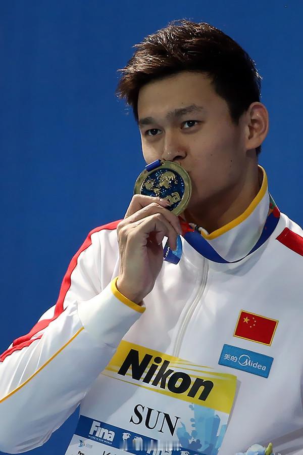 #孙杨回来了# 当年为什么会禁赛？鹰酱搞事情！！！但他在禁赛的四年里还能坚持严格