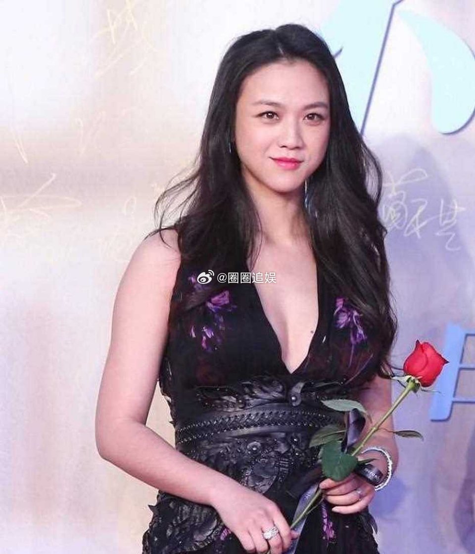 汤唯和韩国导演金泰勇结婚前夕，对方妈妈命令汤唯：“韩国的女性地位很低，要想进门，