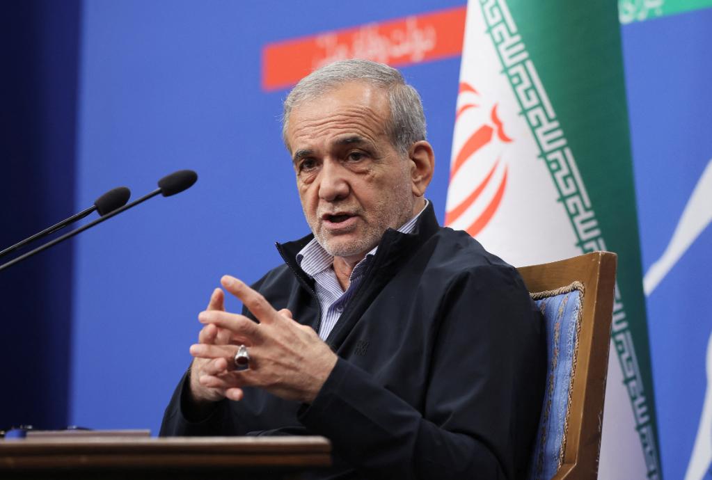 伊朗总统向邻国表示歉意：不再攻击邻国 也不发射导弹。
中东战火正酣的第八天，一则