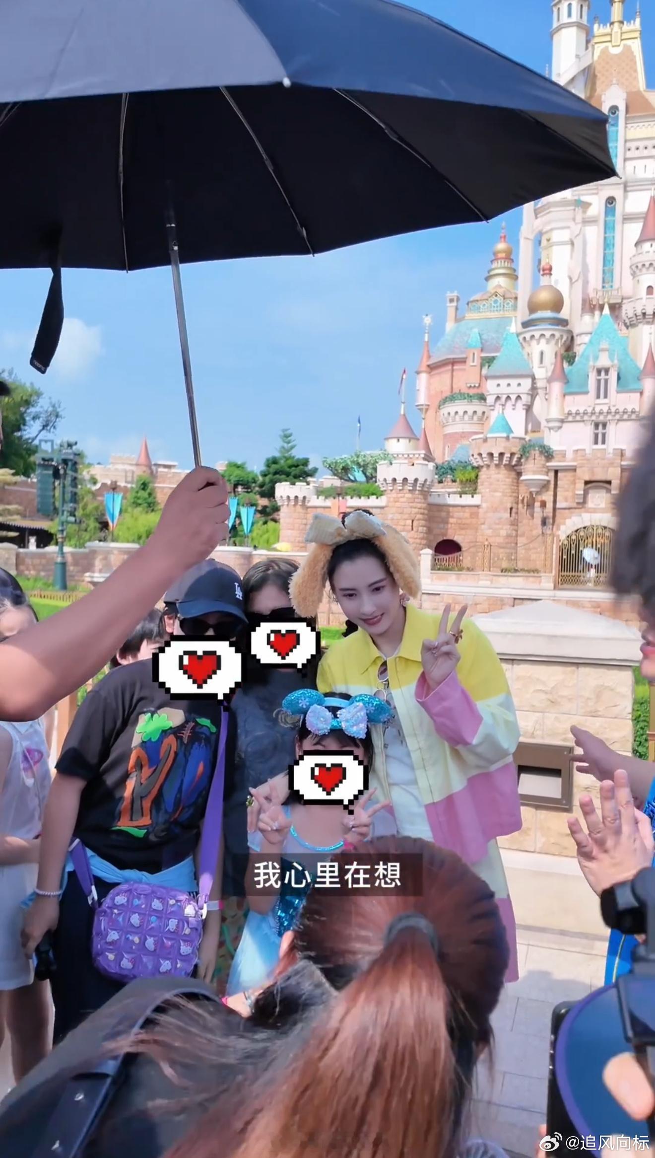 张柏芝包机票带粉丝去迪士尼 一场双向奔赴的见面，张柏芝包机票圆粉丝迪士尼的梦，愿