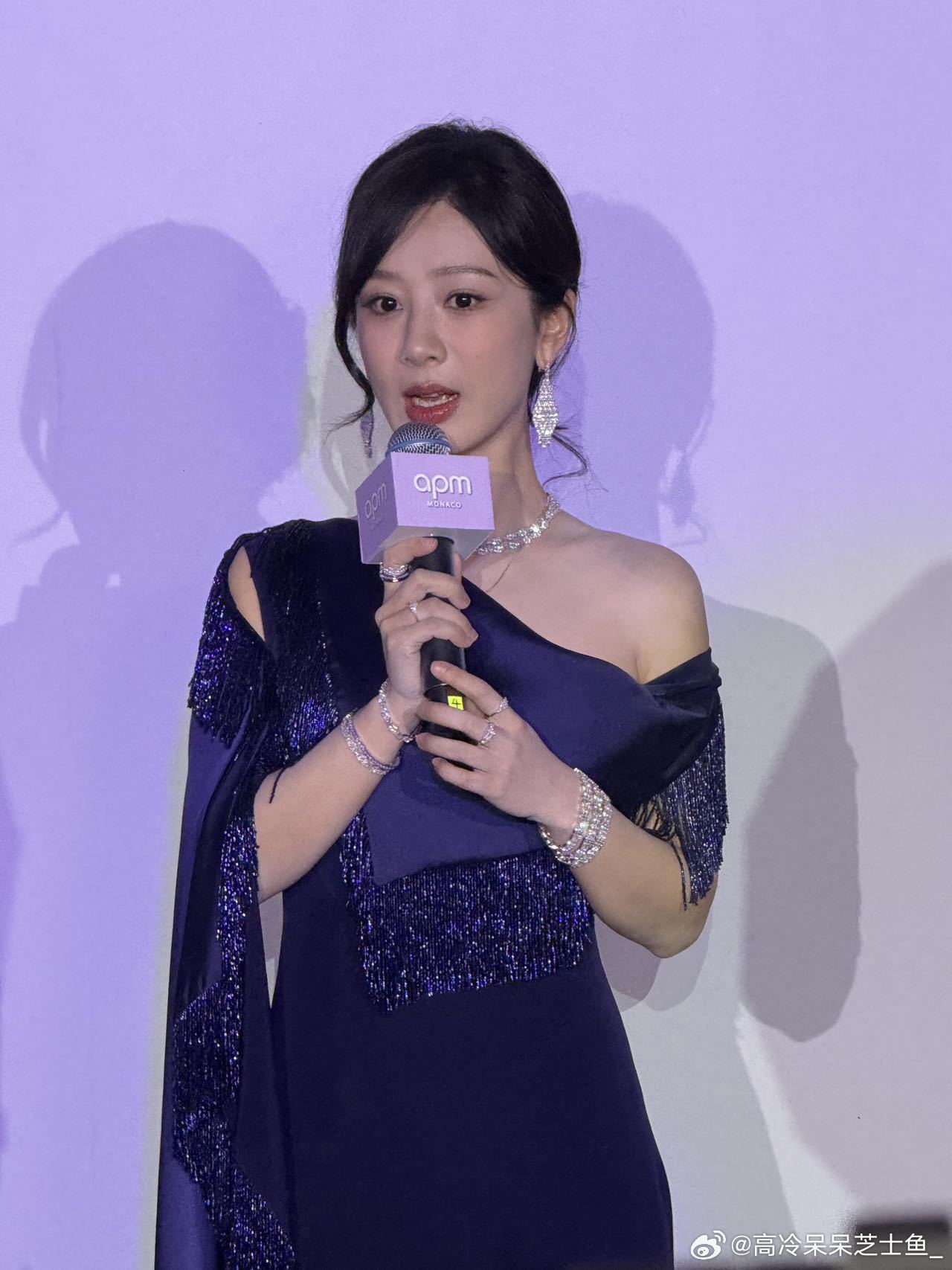 杨紫古装剧宣太夯了 杨紫穿古装进场也太绝了！这扮相，古装剧请速速安排上 