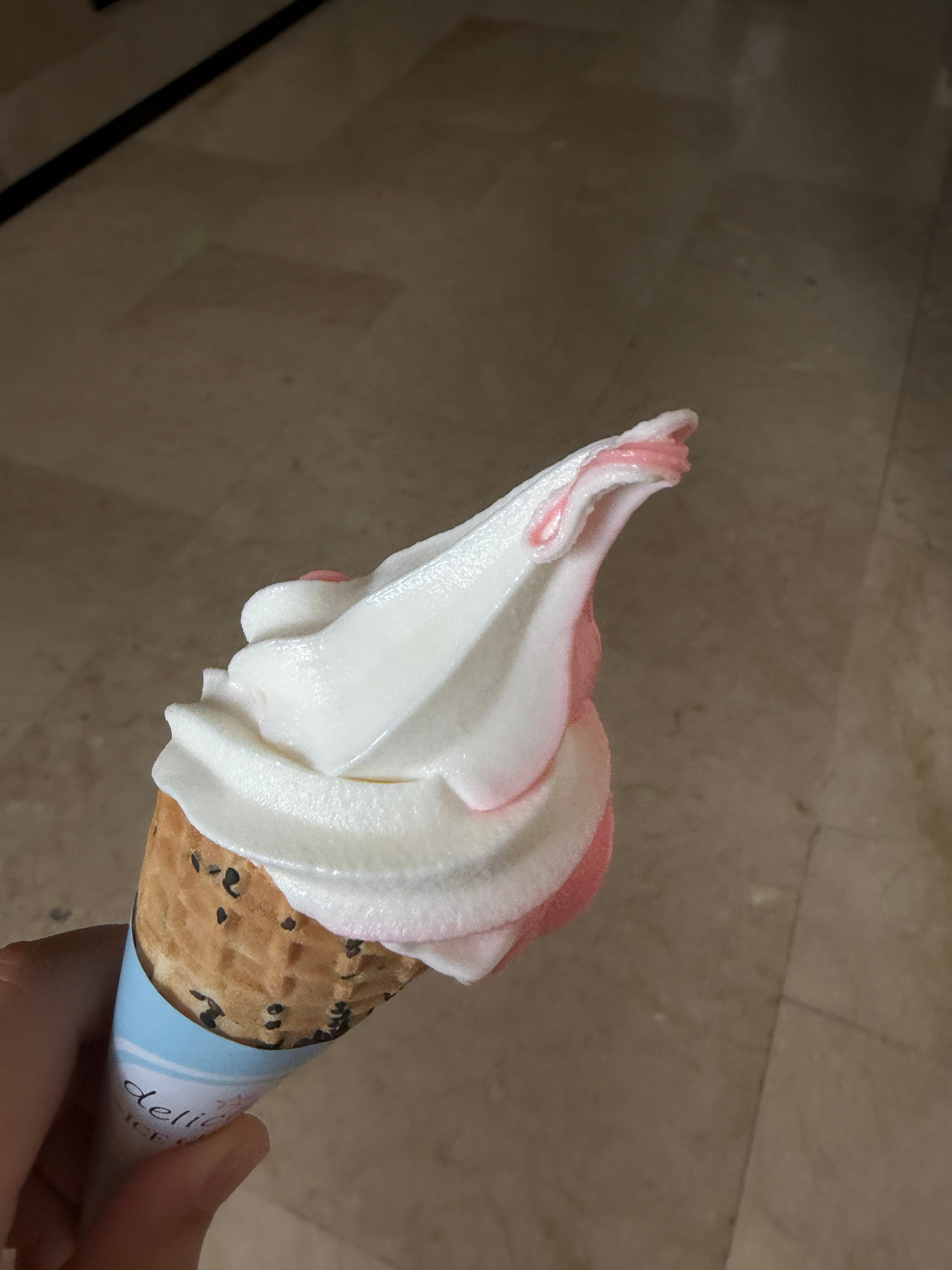 其实我在减肥的...可是物业免费发冰淇淋