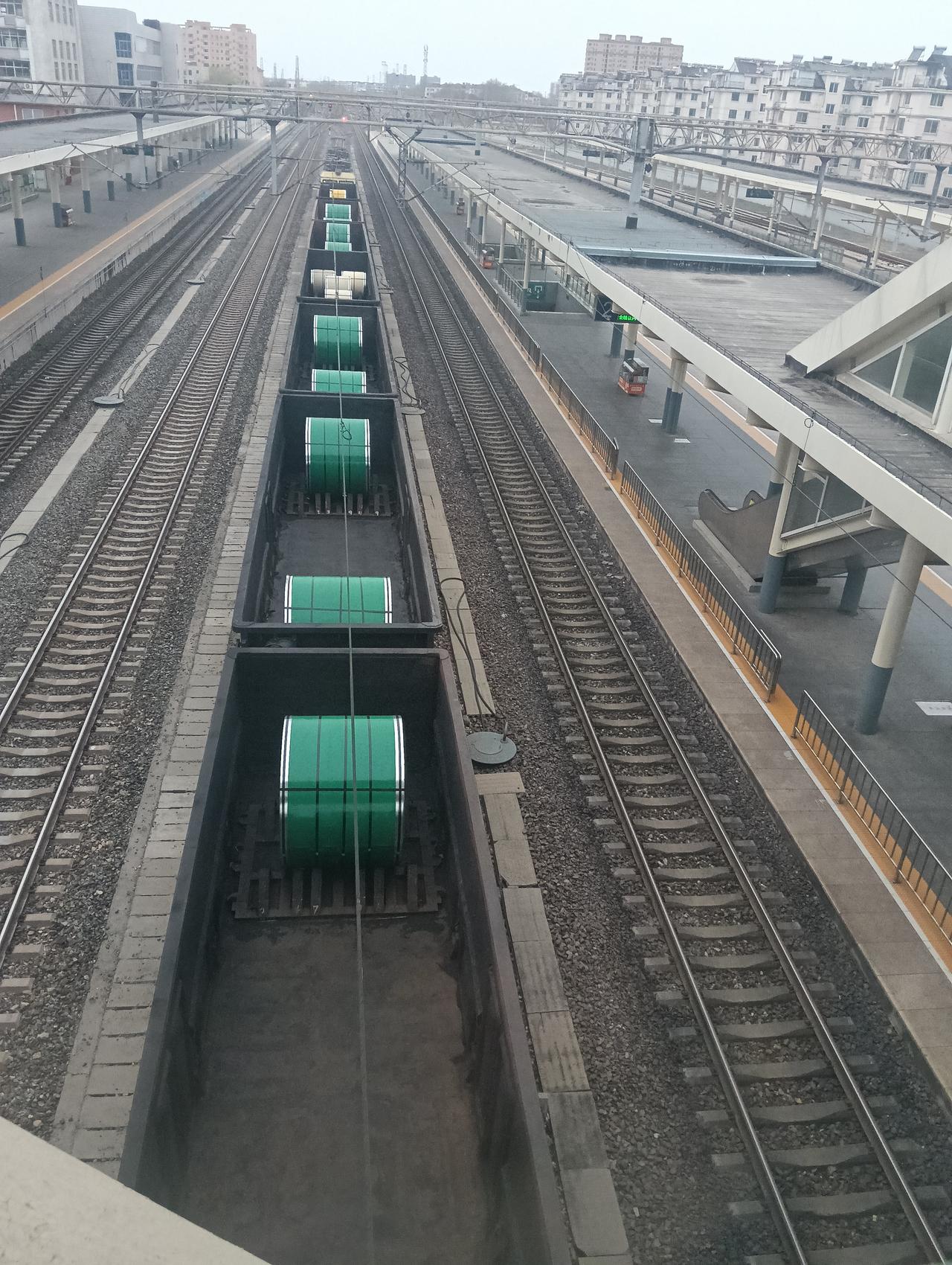 以为是空车，没想到车厢里装了东西，万万没想到，这么大车厢就装这么点东西，我从科学