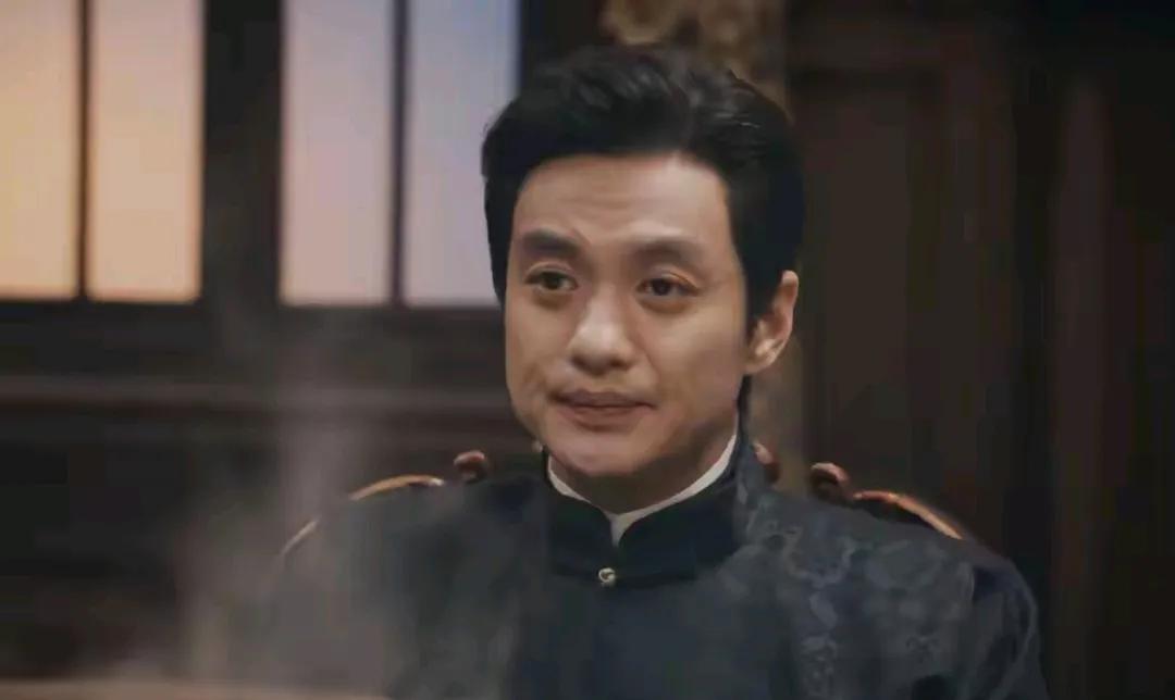 《孤舟：暗流涌动下的真相迷雾》

在历史的洪流中，总有一些故事，如同孤舟般在波涛