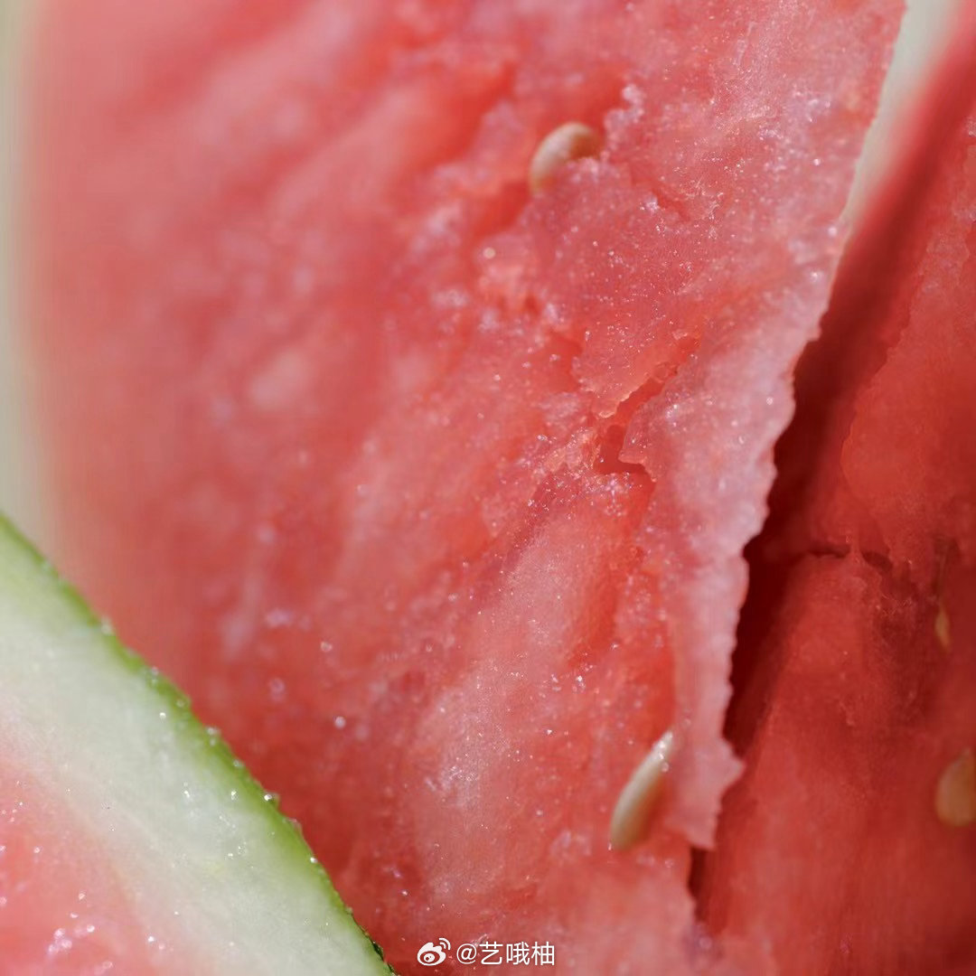 我喜欢夏天所有的水果～新买的阳山水蜜桃到啦～我喜欢吃脆的，也喜欢放软多汁的～看到
