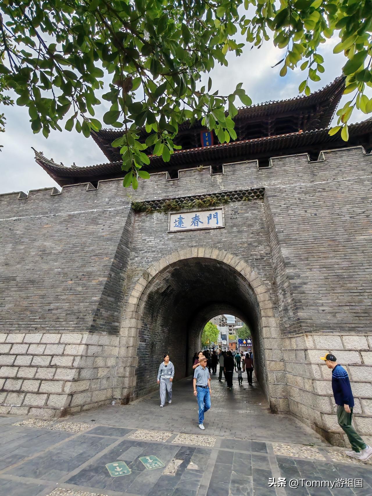游览赣州江南宋城
    开着房车漫游赣南，今天来到赣州江南宋城。这里是免费开放