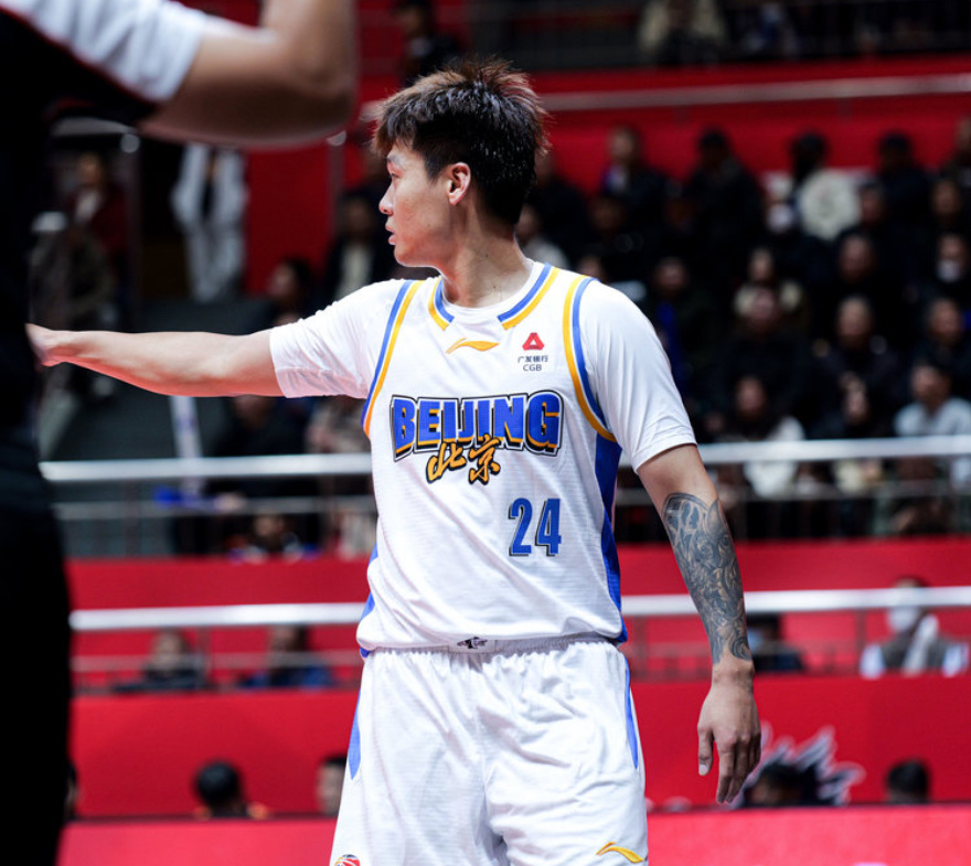 赵睿赵睿北京男篮首秀cba新赛季揭幕战 北京首钢的24号🛫 