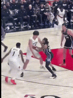 有些以色列人也很无私，
看了回放NBA回放，
今天是开拓者的队主场迎战国王队，