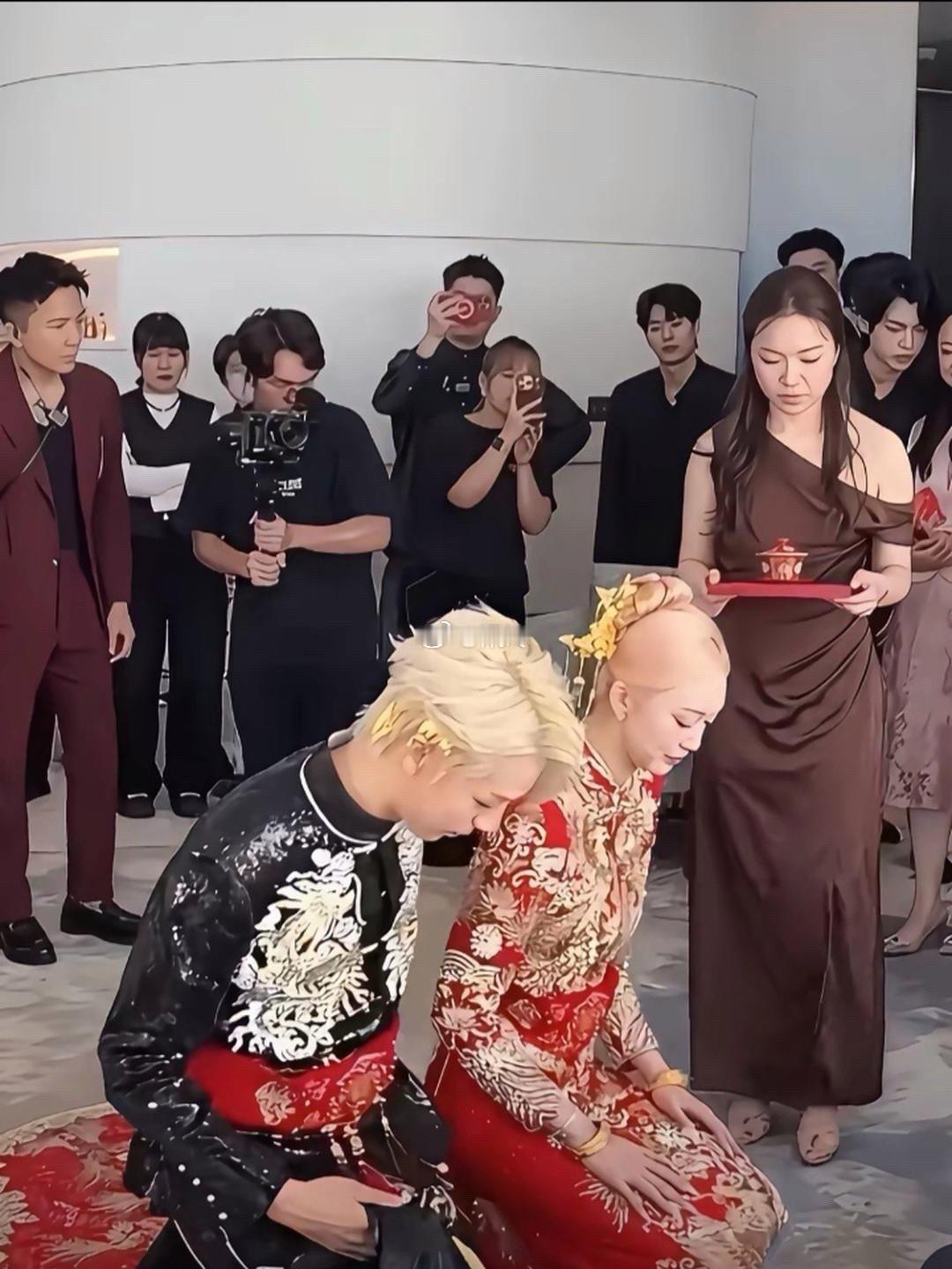 原谅我第一眼把新娘看成了光头 