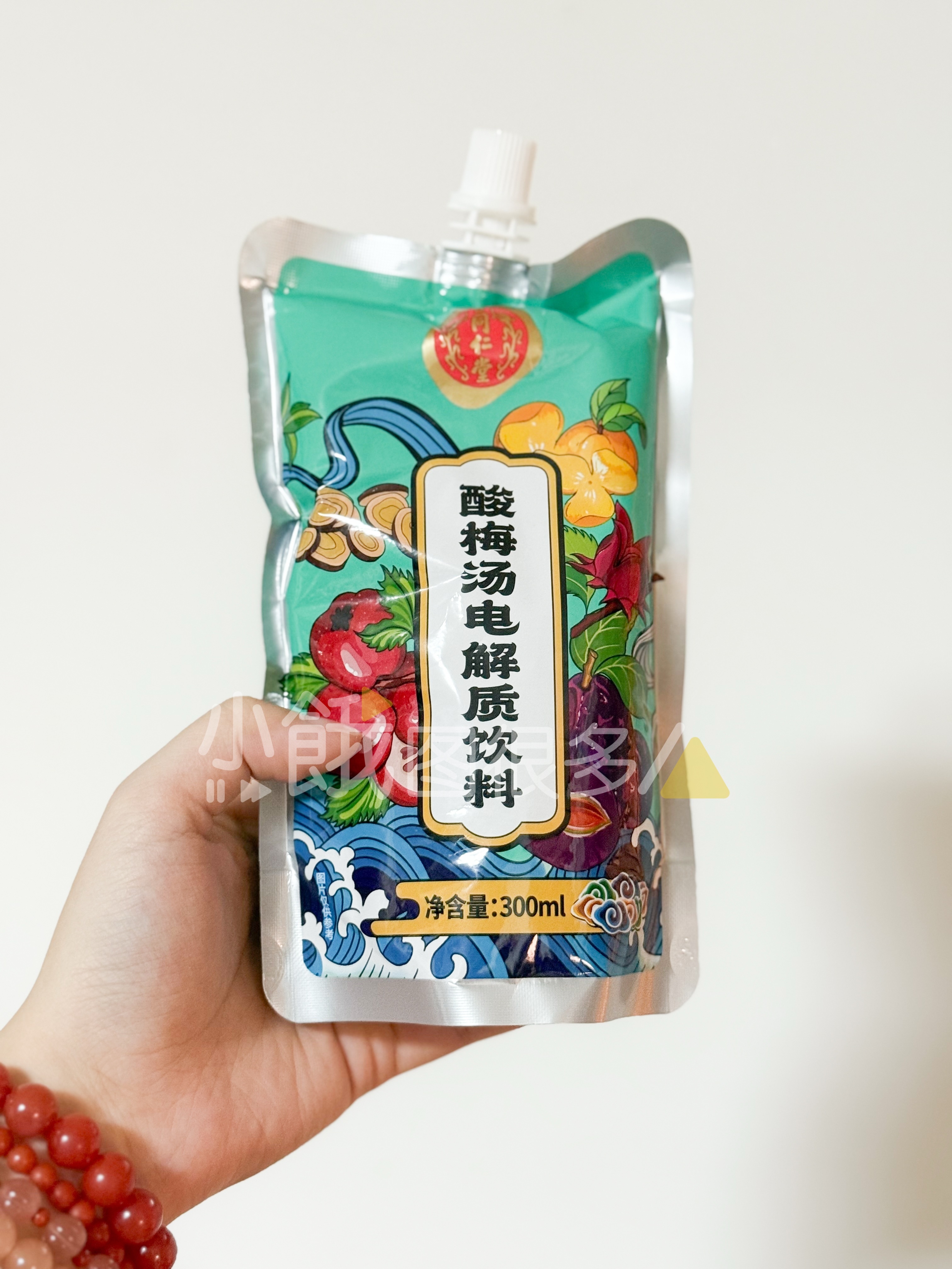九三服务包里面同款的酸梅汤，苑教授没有骗我真的不甜，偏中药感的酸梅汤，不是一般小