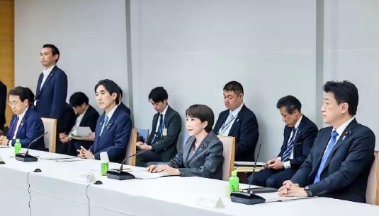 不接待，日本访华了。

5月11日，一个由30多名日本企业高管组成的考察团悄悄到
