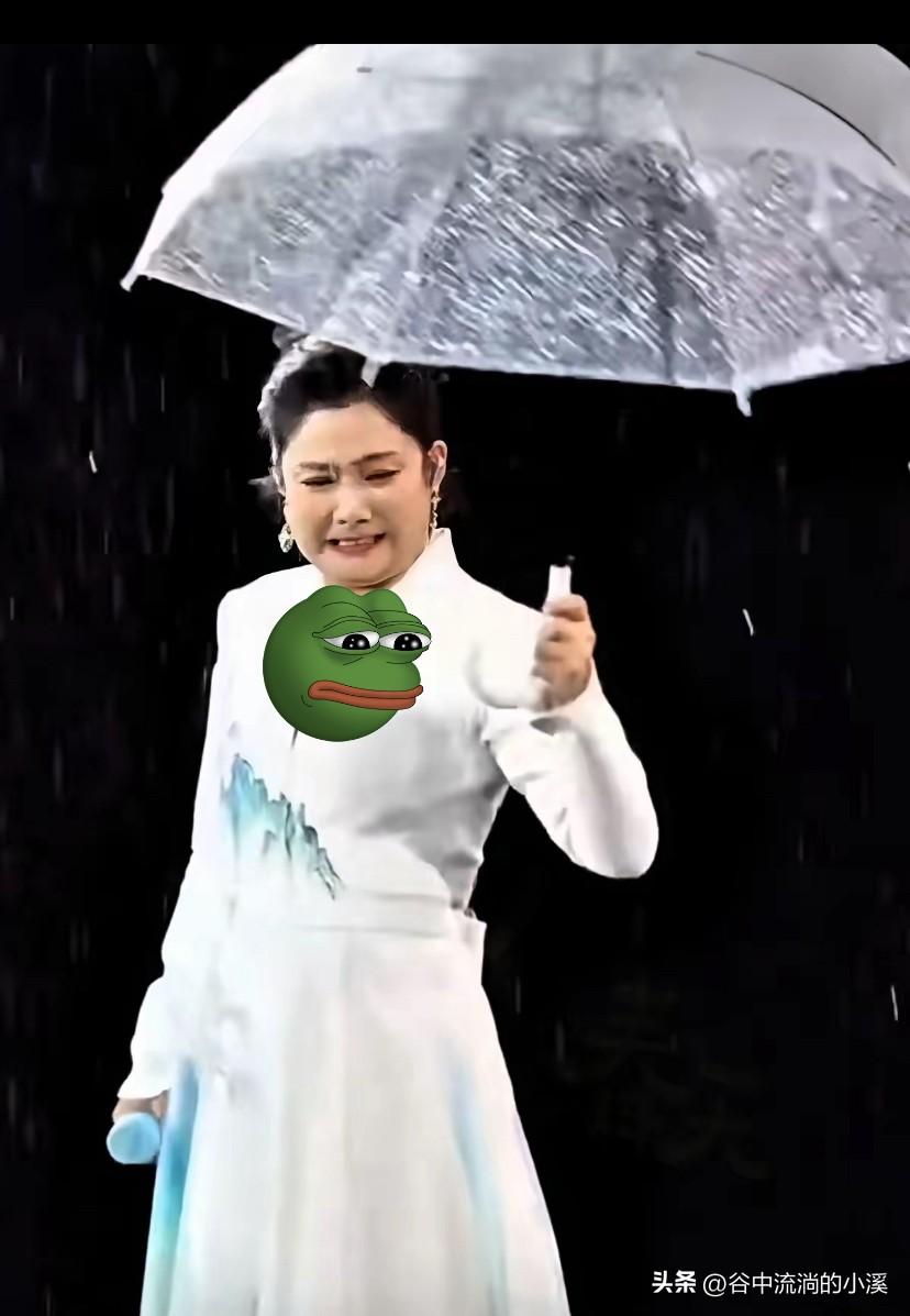 凤凰传奇演唱会上又出圈了，
曾毅这次是真的放开了。
为了舞台效果耍帅，他当场把手