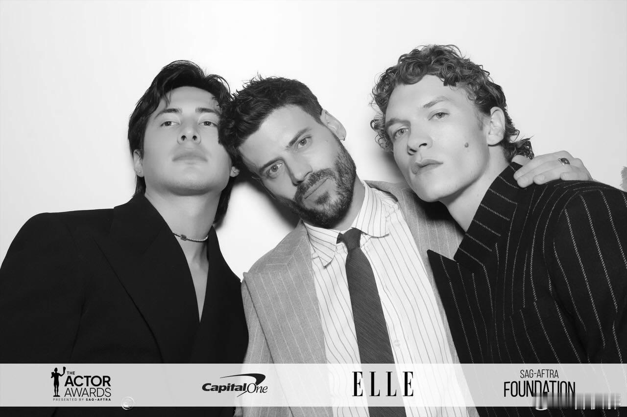 《巅峰对决》伊利亚康纳斯托瑞和斯科特弗朗索瓦阿诺德为美国演员奖《ELLE》杂志特