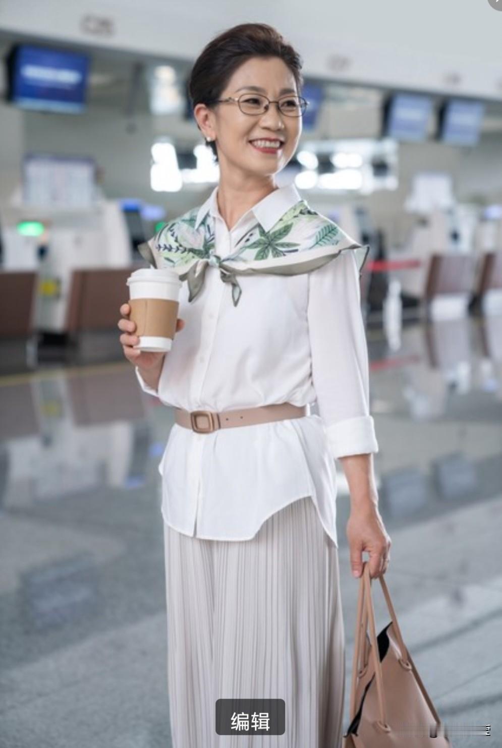 退休后穿衣，我就认准一个字：松！

刚刷到一篇写咱们退休姐妹穿搭的文章，看完心里