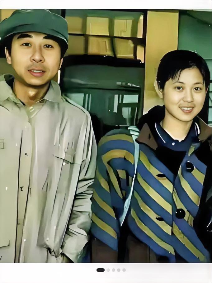 年轻的倪萍真漂亮，
年轻的冯巩真青涩！

那时的两人，
不会想到日后会成为家喻户