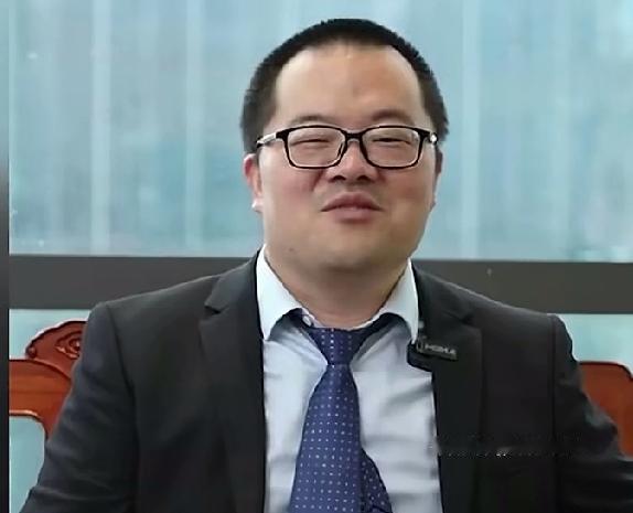 华为前东南亚总经理说的“吃饭职位高者买单”，真不是私下的潜规则，而是写进《改进工