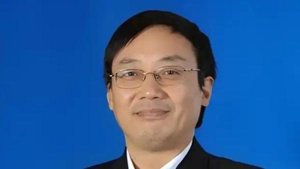 考研名师汤家凤公开发文
9月4日，汤家凤发文呼吁下调英语主科地位。他认为多国兴起