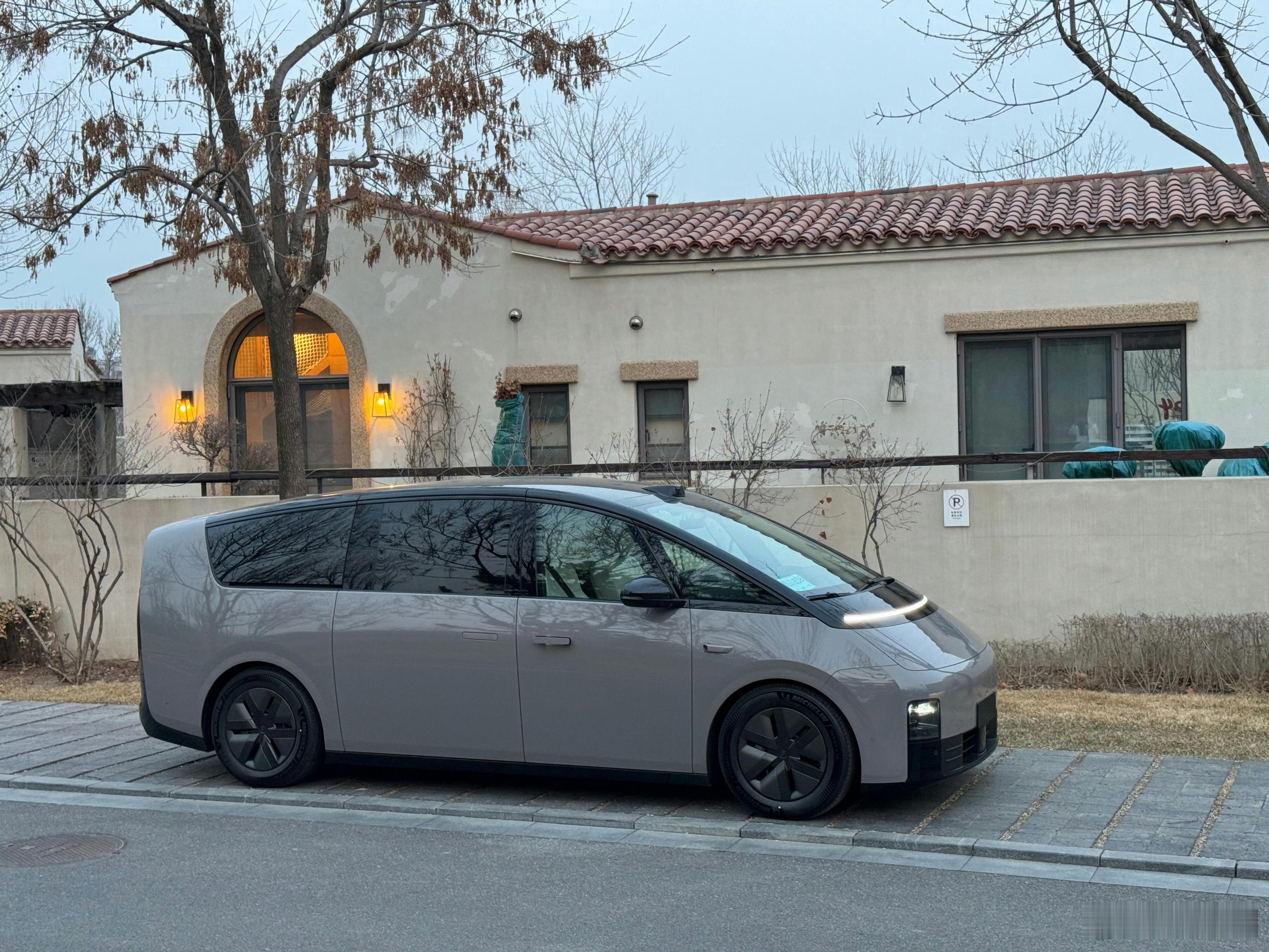 理想MEGA1/30000，中国MPV史上浓墨重彩的一款车，有高峰也有低谷，到现