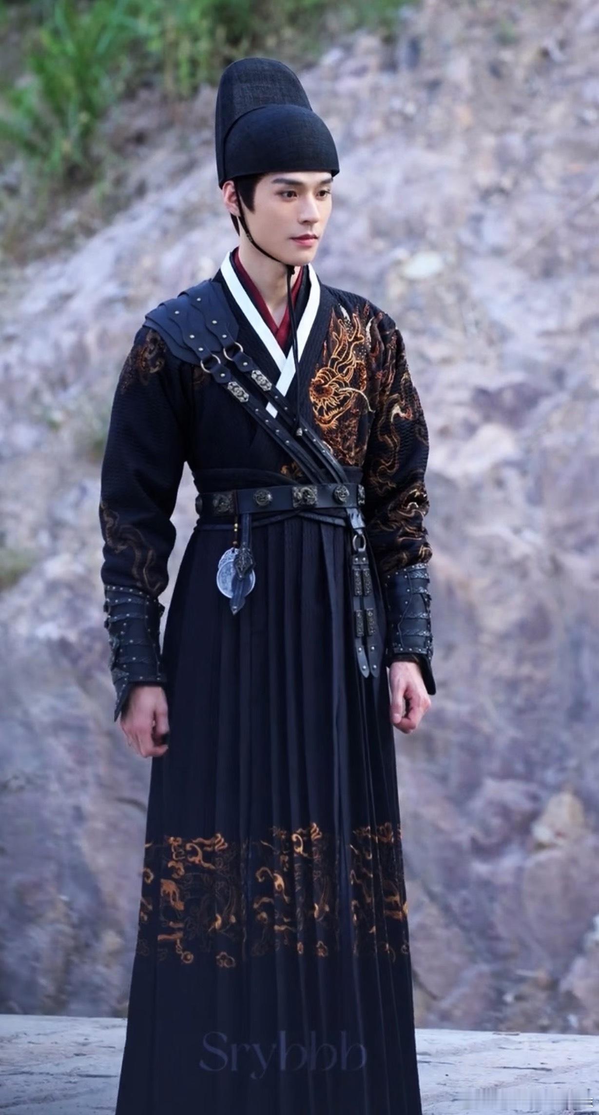 龚俊《白衣公卿》飞鱼服的问题，对比其他剧的飞鱼服就知道问题在哪里了。 ​​​
