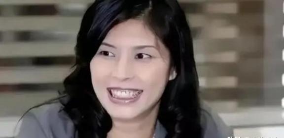 郑丽文太聪明了，主持人提问她去大陆打算先见谁？她回答：说实话，郑丽文跟其他人相比