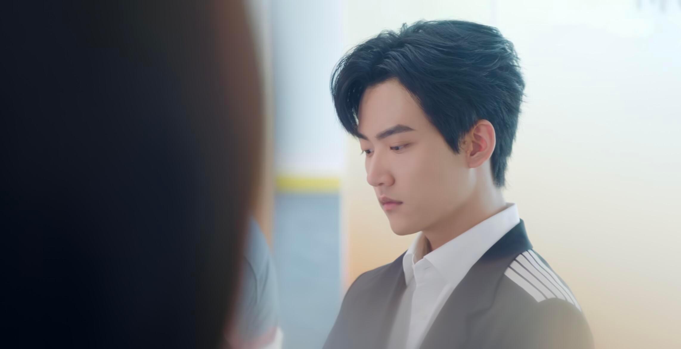 追姐姐的时候茶一点很正常周柯宇把李雾追姐姐的茶发挥到极致。察觉到情敌立刻行动，亮