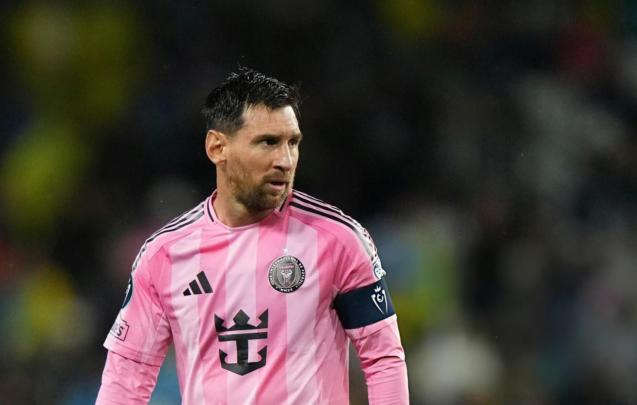 祝贺！梅西解锁900球大关

今天上午，美冠杯1/8决赛次回合，迈阿密国际vs纳