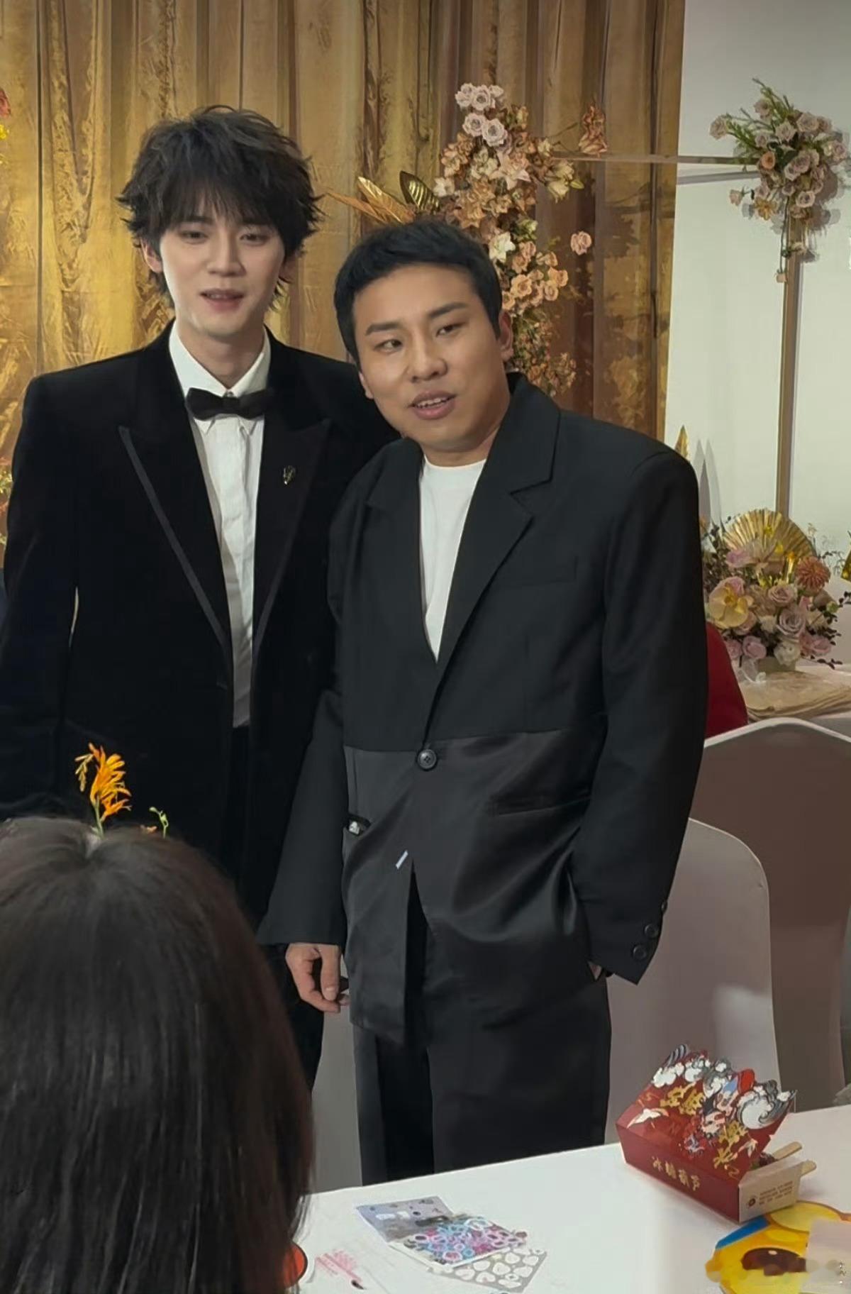 周翊然徐志胜 少爷和我 徐志胜也太可爱了吧！和周翊然同框时的反差萌直接拉满，憨厚