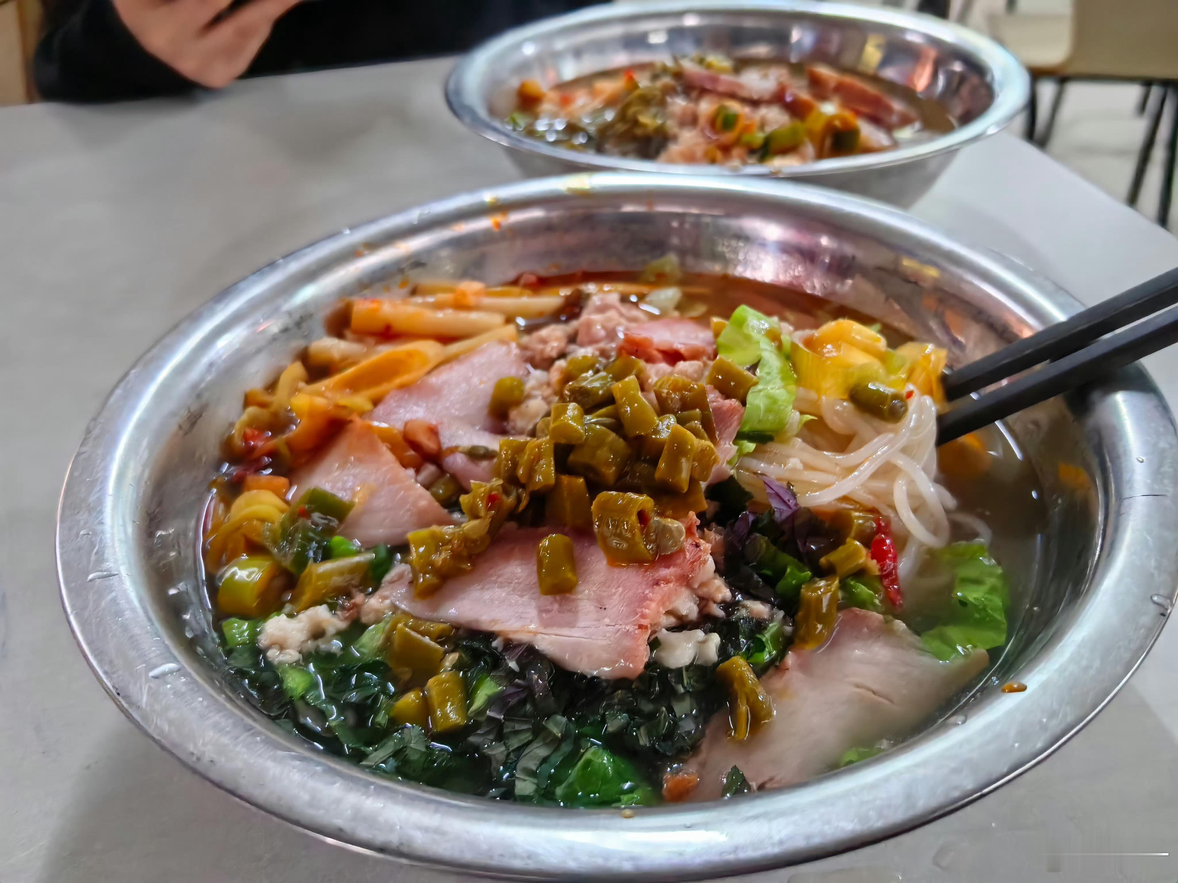#全国美食大battle#南宁应该会以广西各地的米粉组成代表队出战…南宁生榨米粉