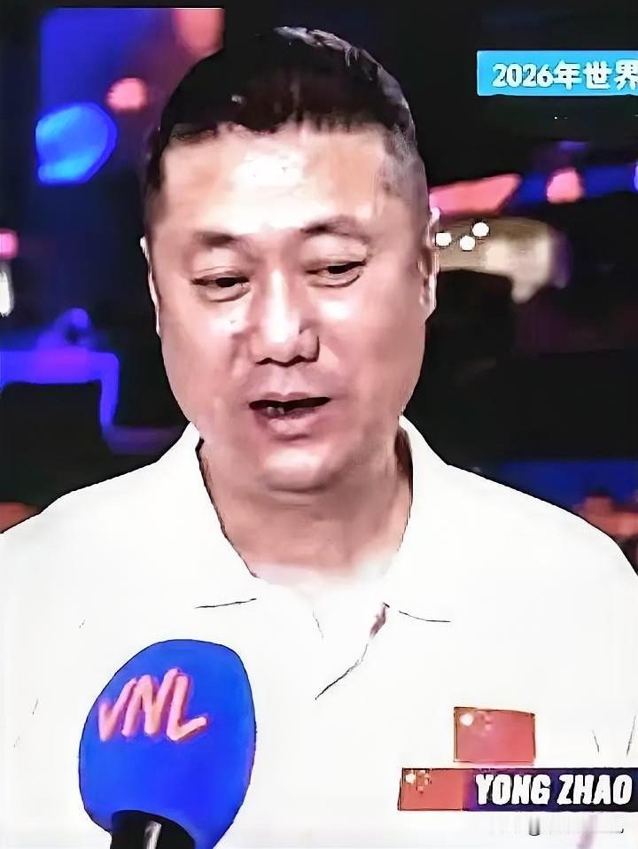 在今晚进行的世女排总决赛1/2决赛中，中国队以0:3被土耳其队横扫，无缘决赛。赛