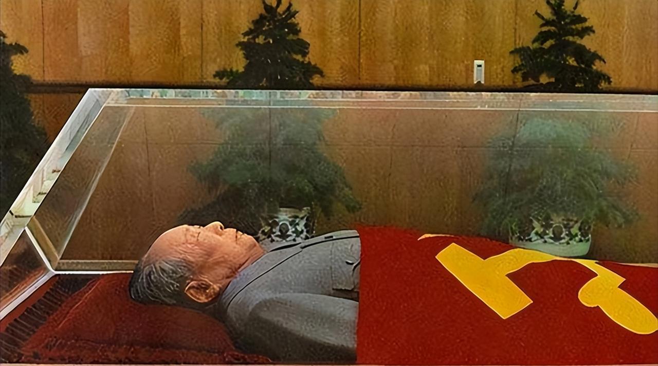 毛主席遗体防腐每年花费无数，而永久保存的水晶棺，纯度高达99.99%，价值更是不