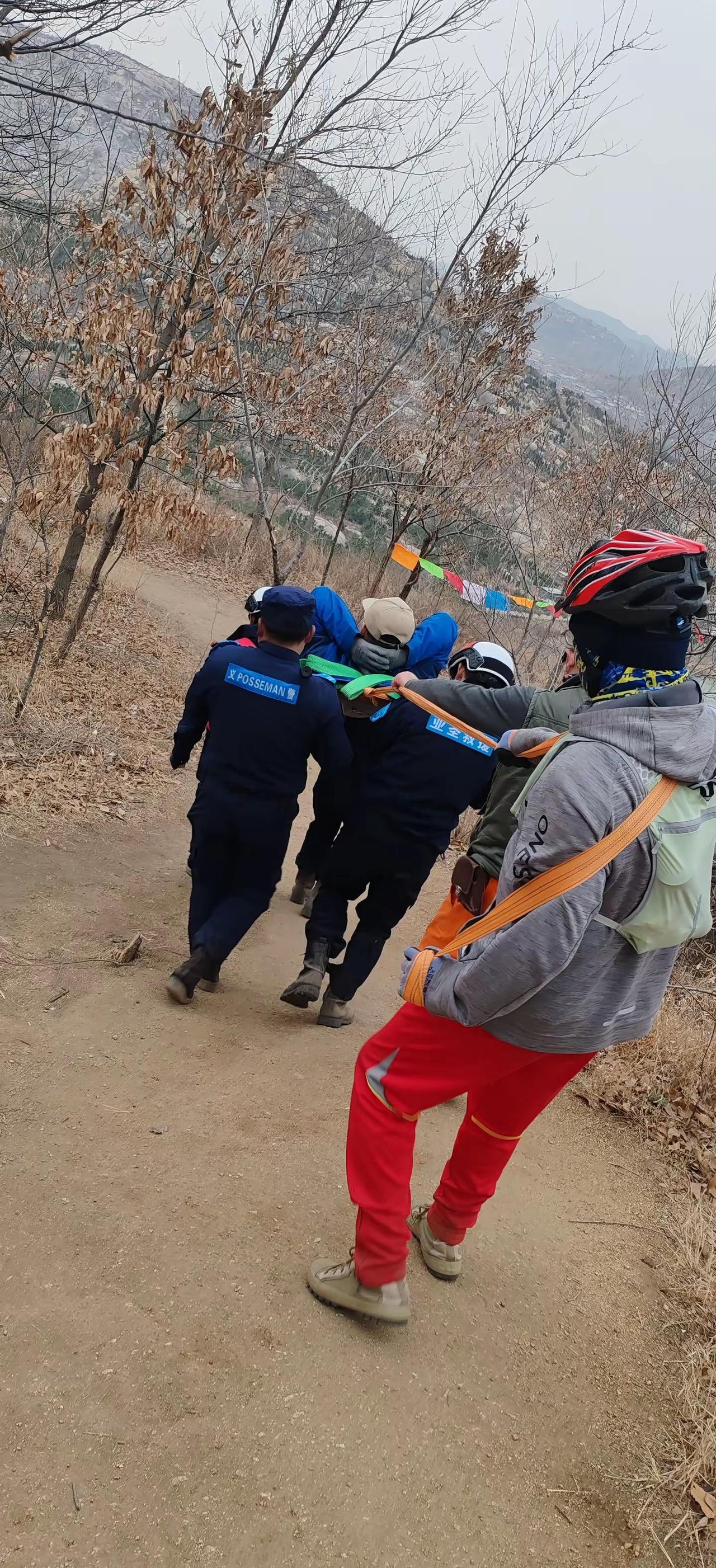 今天说说亚圣救援，今天是我第一偶遇亚圣救援队，，第二次救援，是他们守护友友们的安