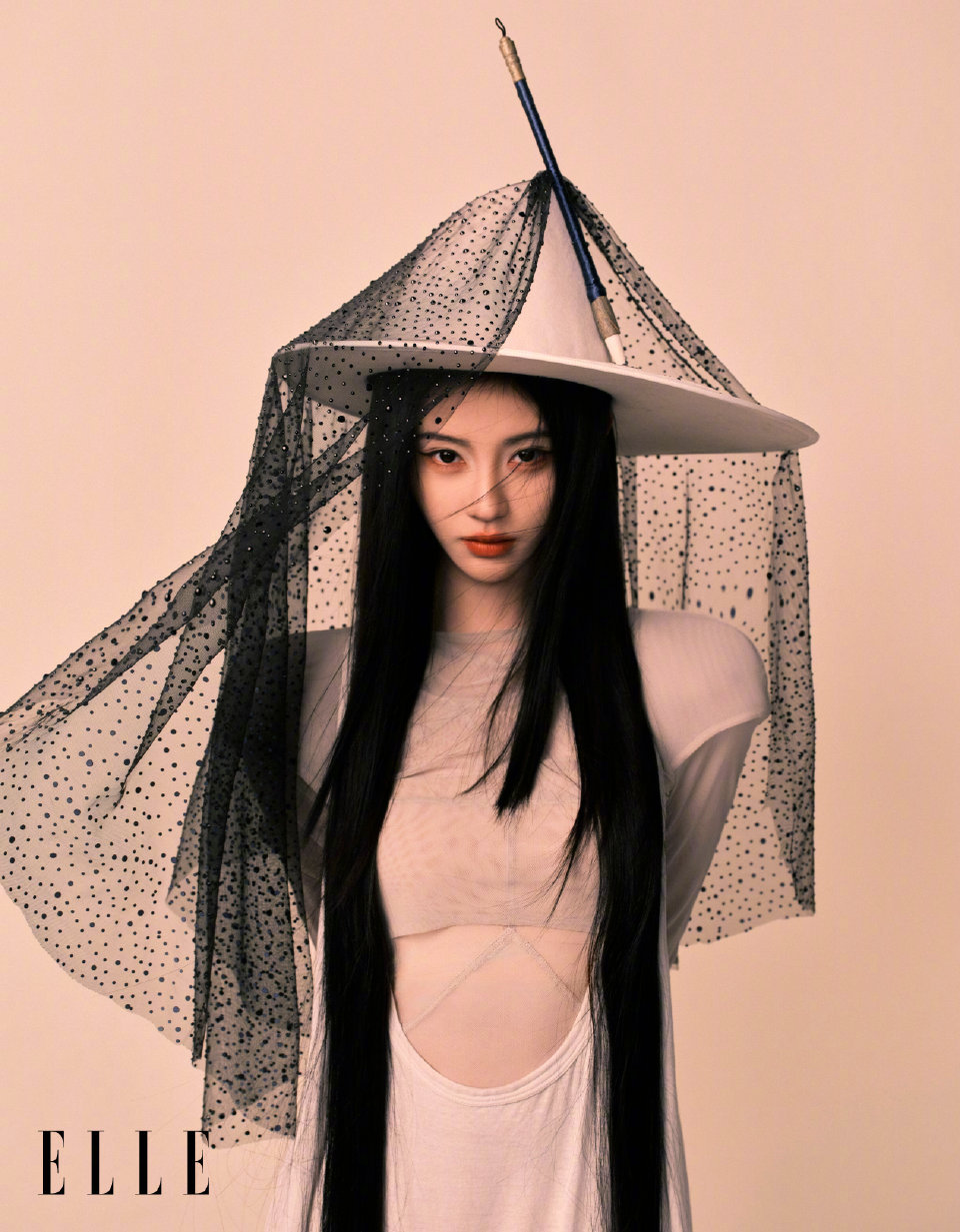 鞠婧祎  ELLE 四月刊封面，佩戴FRED珠宝解锁新刊，“十二美人图”企划主题