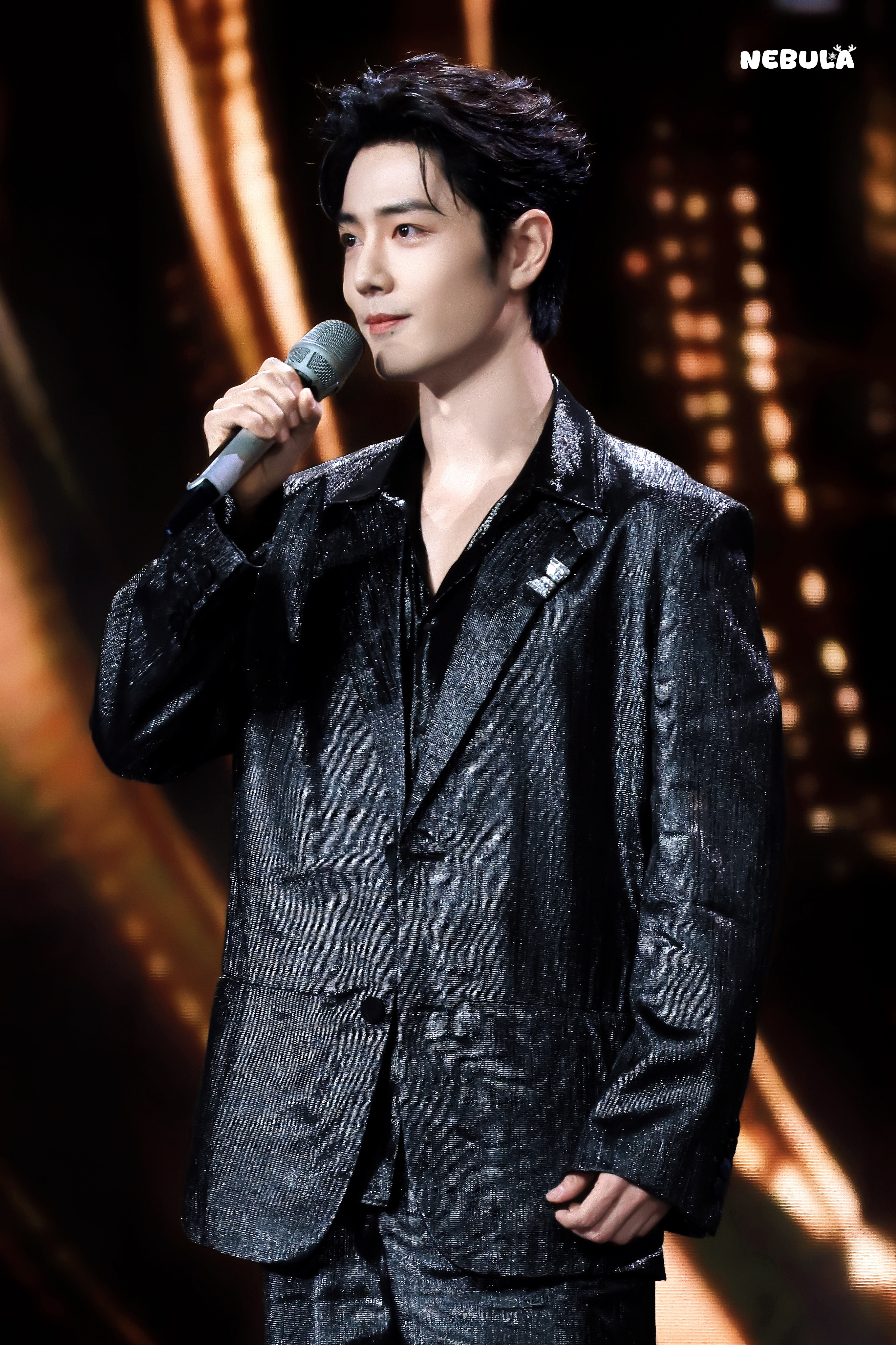 肖战出发青岛◎肖战站姐爱不愚人 这世间最好看的风景，最动人的情话！都比不上你含笑