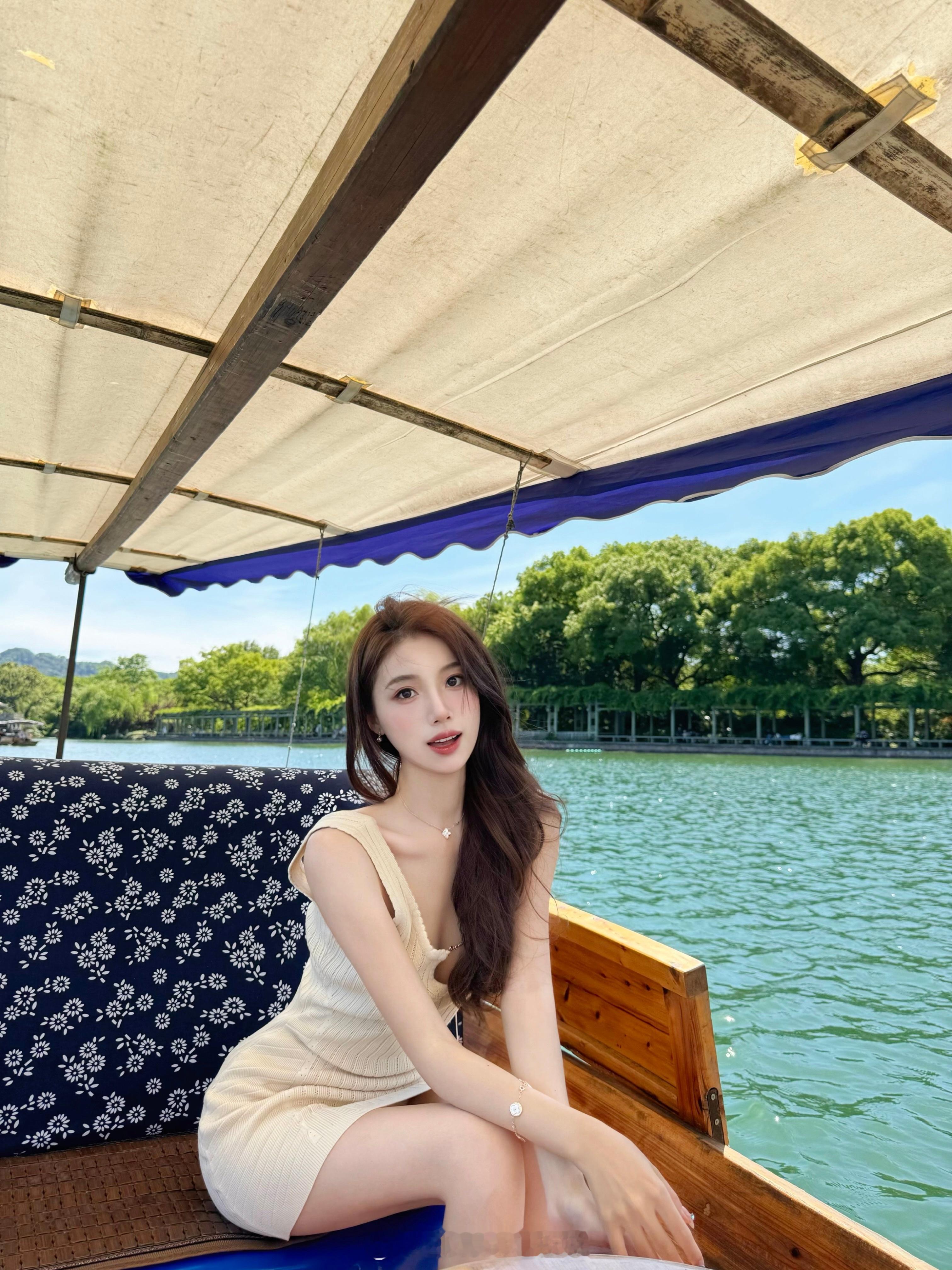 发呆🌼 ​​​