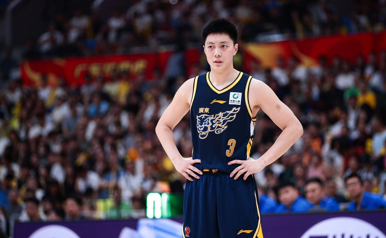 胡明轩太让人失望了
今晚的表现简直就是灾难啊。
今晚对阵广州的季后赛德比之战胡明