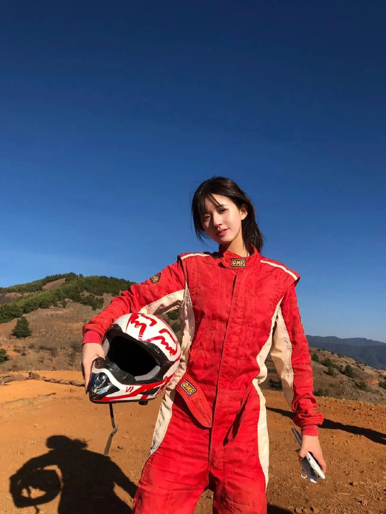 星汉灿烂全员赛车服 男帅女美