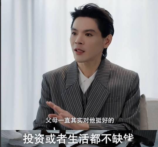 向佐称母亲不该公开“处刑”弟弟，他觉得弟弟不过是没那么成功罢了，没什么对不起父母