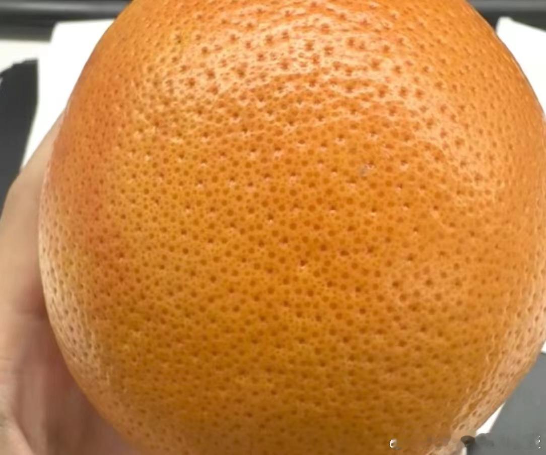 毛孔粗大怎么办？如果将“缩毛孔”寄希望于护肤品来解决多少有点为难人了，对付毛孔，