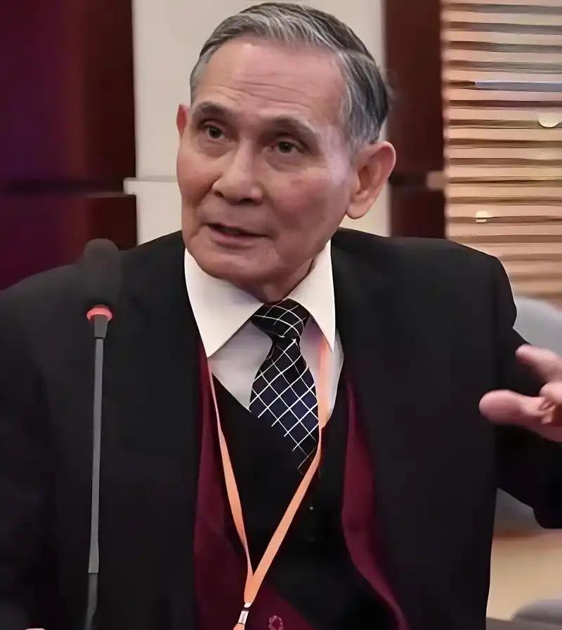 他裸捐给国家2000亿，96岁去世时享受国葬规格，儿子却开出租谋生，这位被誉为“