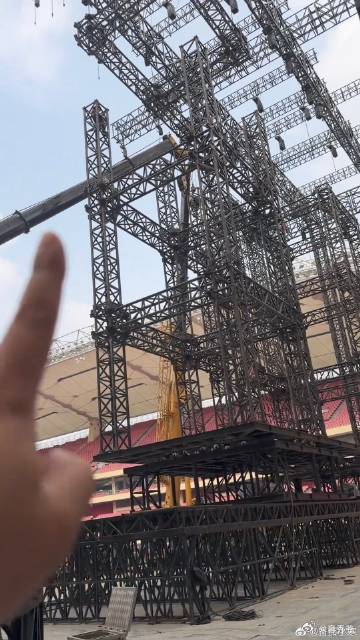 陈楚生你有必要这么大的舞台吗 不是简单堆设备，而是完整的视觉叙事，这种用心程度真