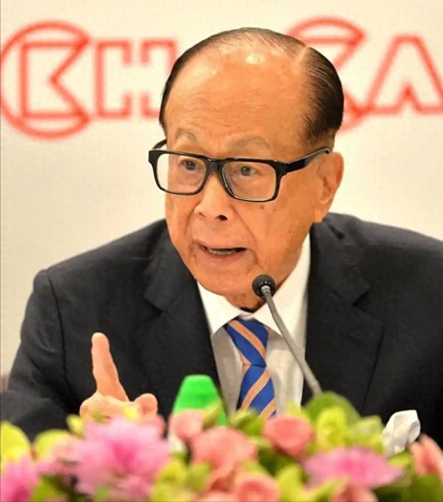 李嘉诚突然暴雷！香港廉政公署出手调查，长子李泽钜久久不敢露面，这是怎么回事？
 