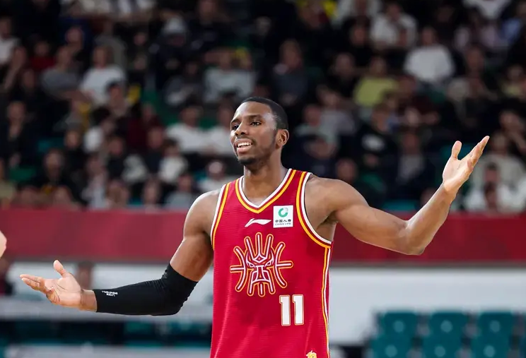 迪亚洛出战23分钟，投篮17中9，贡献21分4篮板3抢断