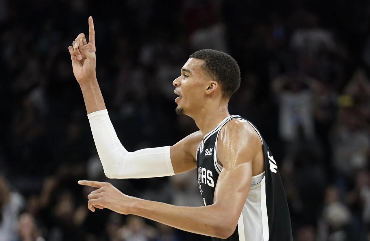 文班亚马双20创3项纪录：2项NBA历史第一，一数据31年来首人！
在结束的马刺