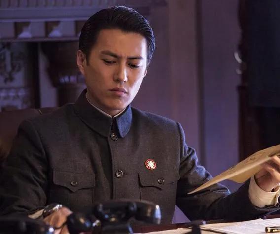 靳东哪部作品最好看？这得看你爱什么

靳东作为演艺圈公认的实力派，塑造过许多经典