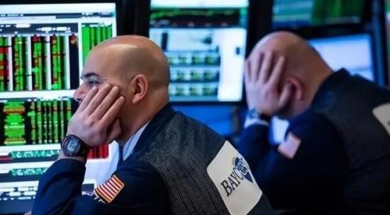 一旦中国今天清空全部7307亿美元美债，明天我们自己的出口企业，就将接不到一张新