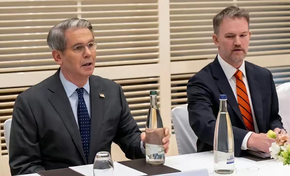 3月15日，中美新一轮经贸谈判在巴黎展开。现场气氛跟往常完全不一样——美方不再像