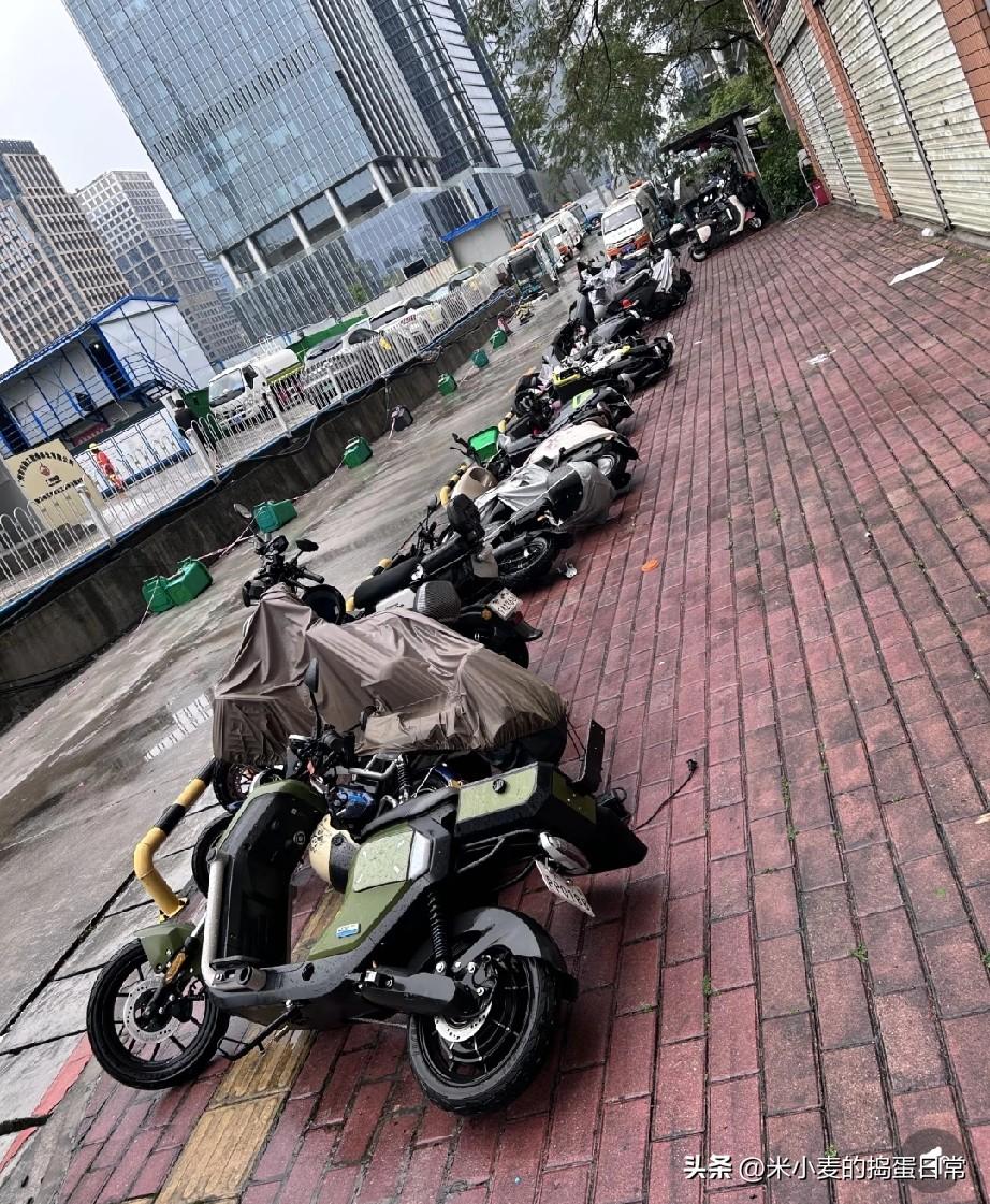 广州的强对流天气，你的电鸡还好吗？
 
广州这波强对流天气太狠了，早上一阵狂风暴