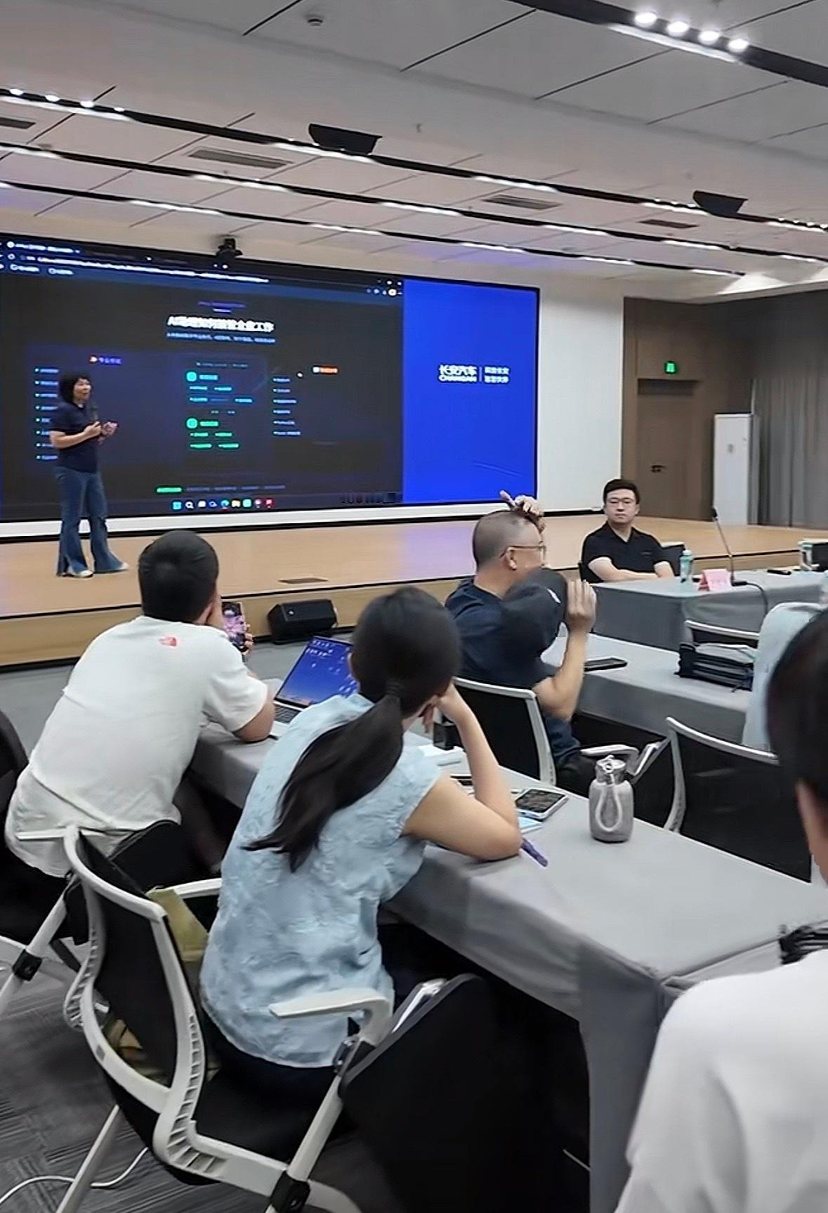 你知道吗？越来越多企业把AI融入真实业务流程，企业AI办公步入爆发阶段。国产AI