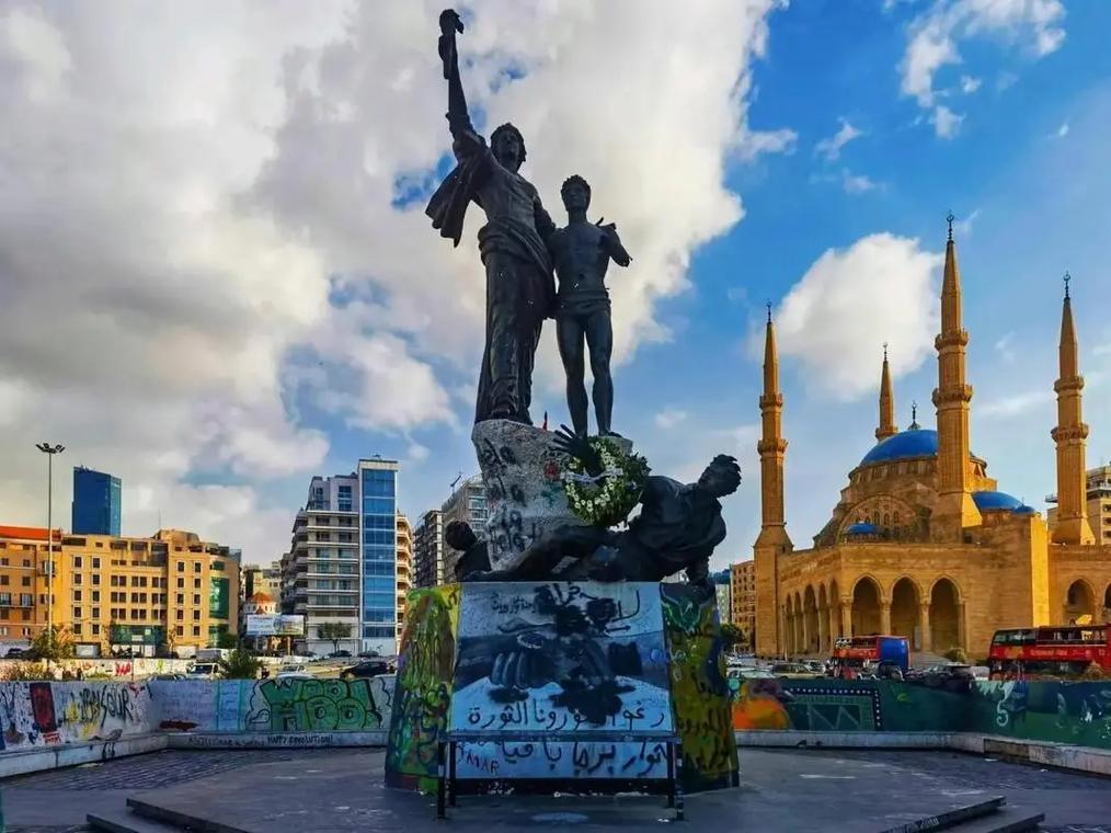 委内瑞拉石油丰富而人民却很贫穷。
这是为何？

1.经济结构单一，过度依赖石油